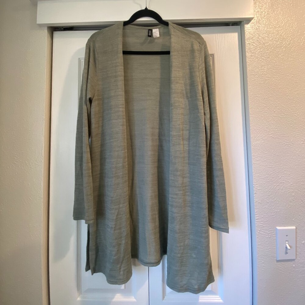 DIVIDED long green sweater size M.